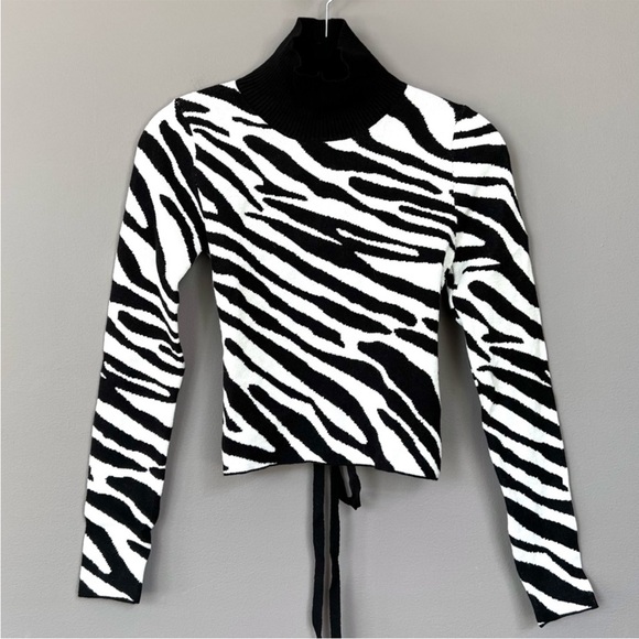 Nasty Gal Collection “Have You Herd” Zebra Backless Sweater size 6 ( medium) - Picture 3 of 7